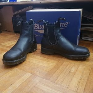 Black Blundstones